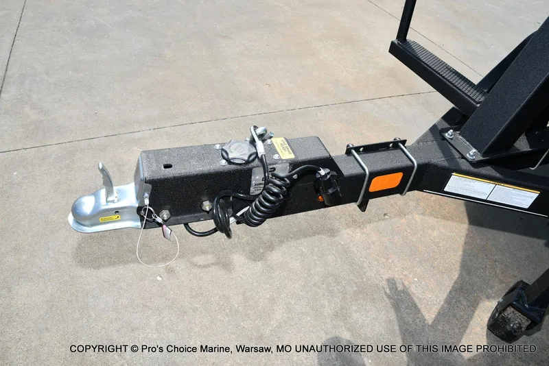 Slide: The Image of Ranger 243C Cruise w/250HP Mercury 4 Stroke 2025 - 20