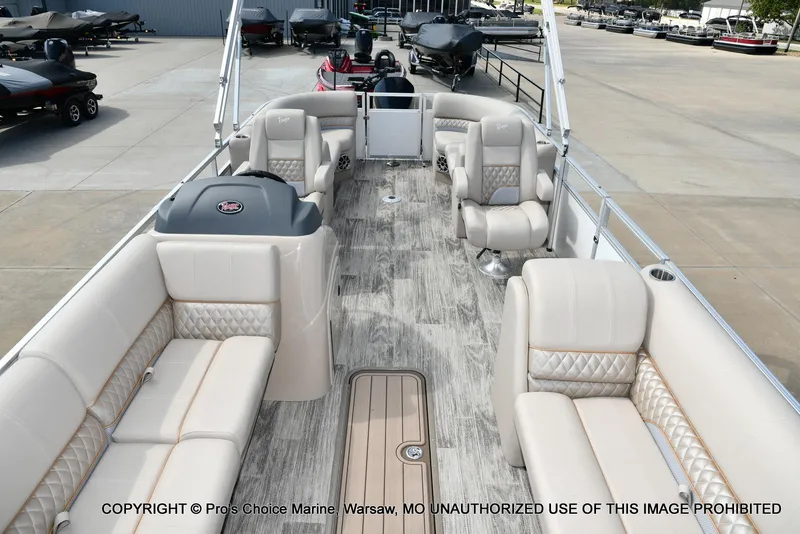 Slide: The Image of Ranger 243C Cruise w/250HP Mercury 4 Stroke 2025 - 22