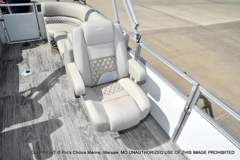 Slide: The Image of Ranger 243C Cruise w/250HP Mercury 4 Stroke 2025 - 23