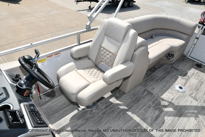 Slide: The Image of Ranger 243C Cruise w/250HP Mercury 4 Stroke 2025 - 24
