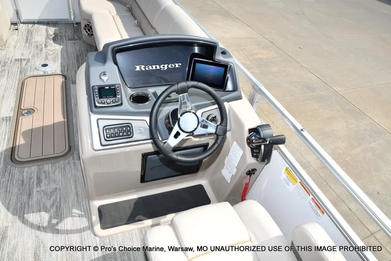 Slide: The Image of Ranger 243C Cruise w/250HP Mercury 4 Stroke 2025 - 28