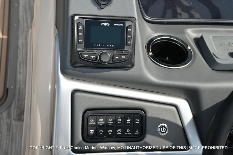 Slide: The Image of Ranger 243C Cruise w/250HP Mercury 4 Stroke 2025 - 29