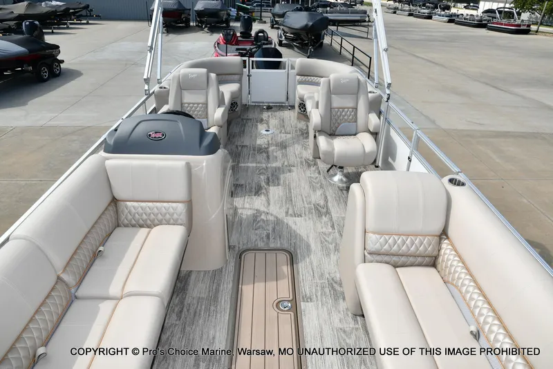 Slide: The Image of Ranger 243C Cruise w/250HP Mercury 4 Stroke 2025 - 3