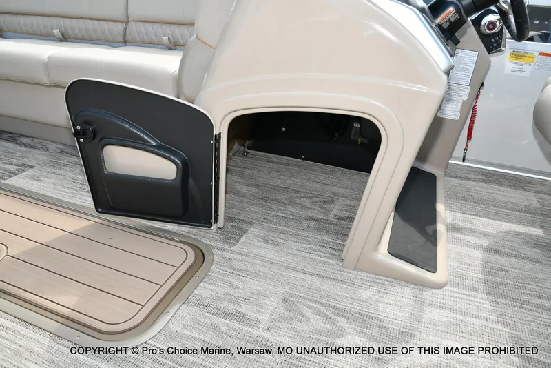 Slide: The Image of Ranger 243C Cruise w/250HP Mercury 4 Stroke 2025 - 31