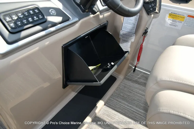 Slide: The Image of Ranger 243C Cruise w/250HP Mercury 4 Stroke 2025 - 32