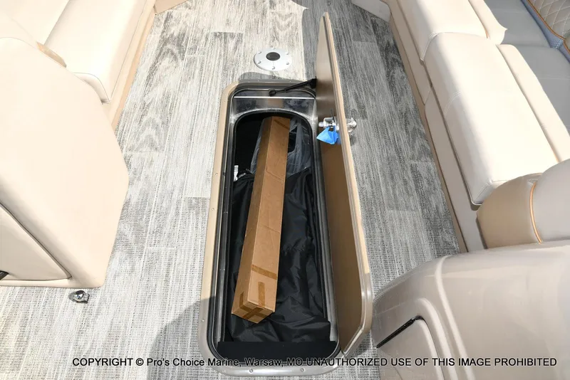 Slide: The Image of Ranger 243C Cruise w/250HP Mercury 4 Stroke 2025 - 34