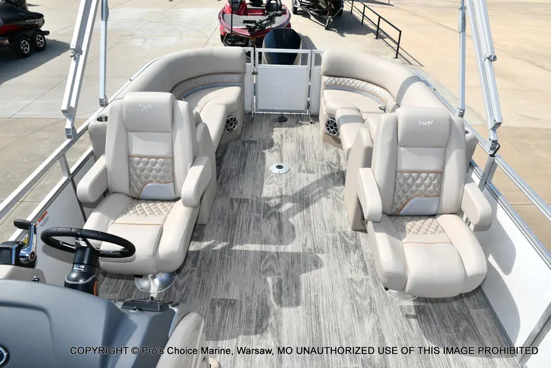 Slide: The Image of Ranger 243C Cruise w/250HP Mercury 4 Stroke 2025 - 4