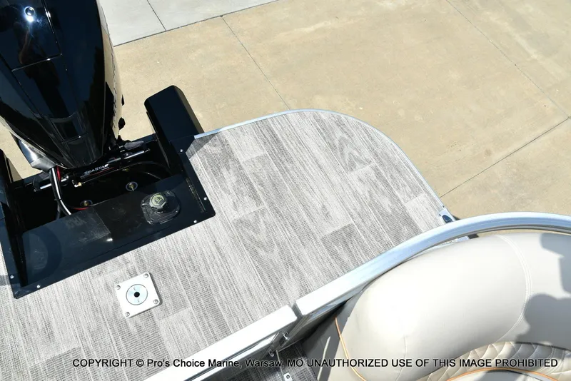 Slide: The Image of Ranger 243C Cruise w/250HP Mercury 4 Stroke 2025 - 41