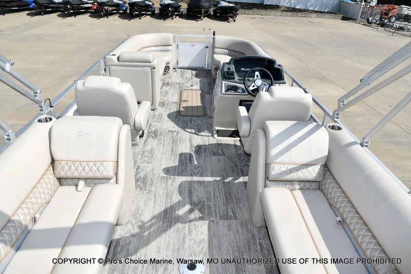 Slide: The Image of Ranger 243C Cruise w/250HP Mercury 4 Stroke 2025 - 42