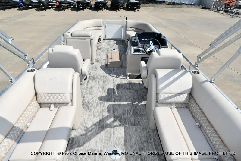 Slide: The Image of Ranger 243C Cruise w/250HP Mercury 4 Stroke 2025 - 43