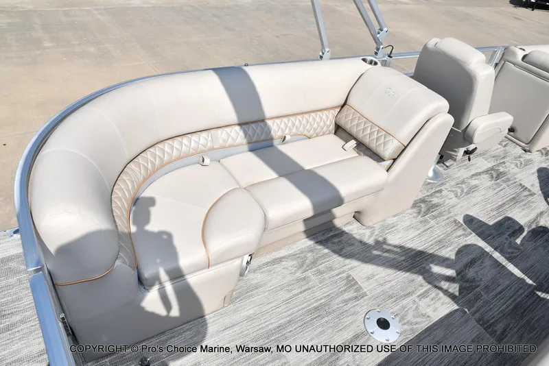 Slide: The Image of Ranger 243C Cruise w/250HP Mercury 4 Stroke 2025 - 44