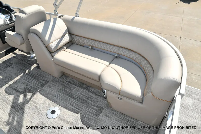 Slide: The Image of Ranger 243C Cruise w/250HP Mercury 4 Stroke 2025 - 45