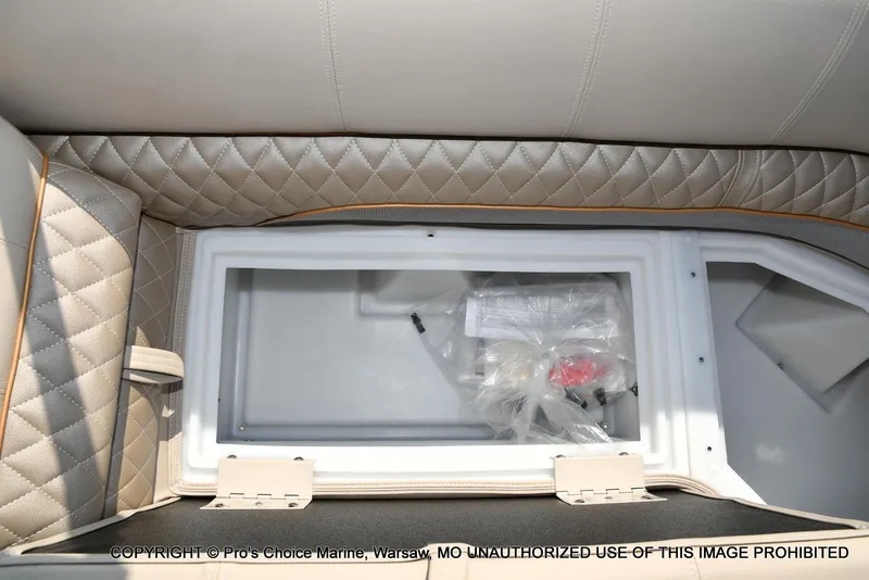 Slide: The Image of Ranger 243C Cruise w/250HP Mercury 4 Stroke 2025 - 46