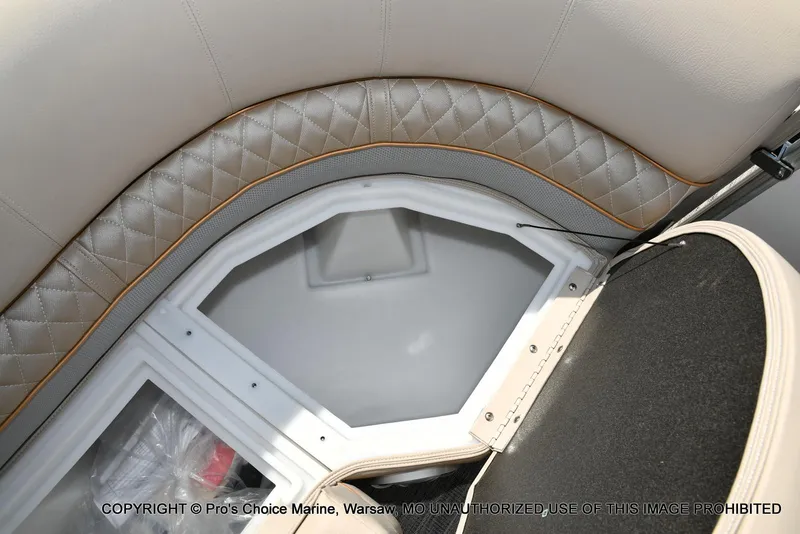 Slide: The Image of Ranger 243C Cruise w/250HP Mercury 4 Stroke 2025 - 47