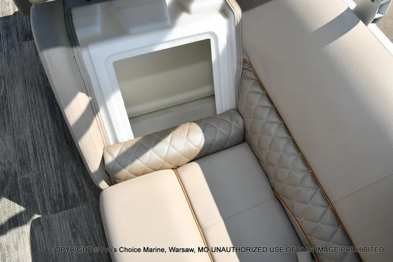 Slide: The Image of Ranger 243C Cruise w/250HP Mercury 4 Stroke 2025 - 48