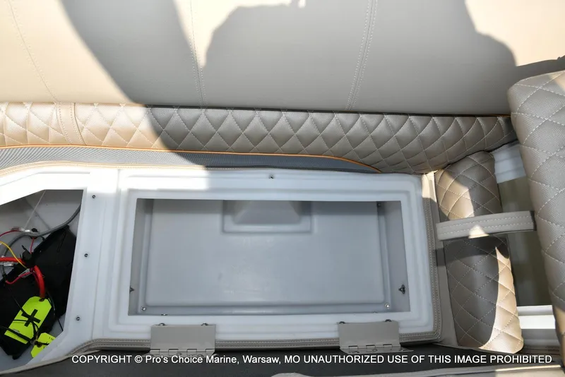 Slide: The Image of Ranger 243C Cruise w/250HP Mercury 4 Stroke 2025 - 49