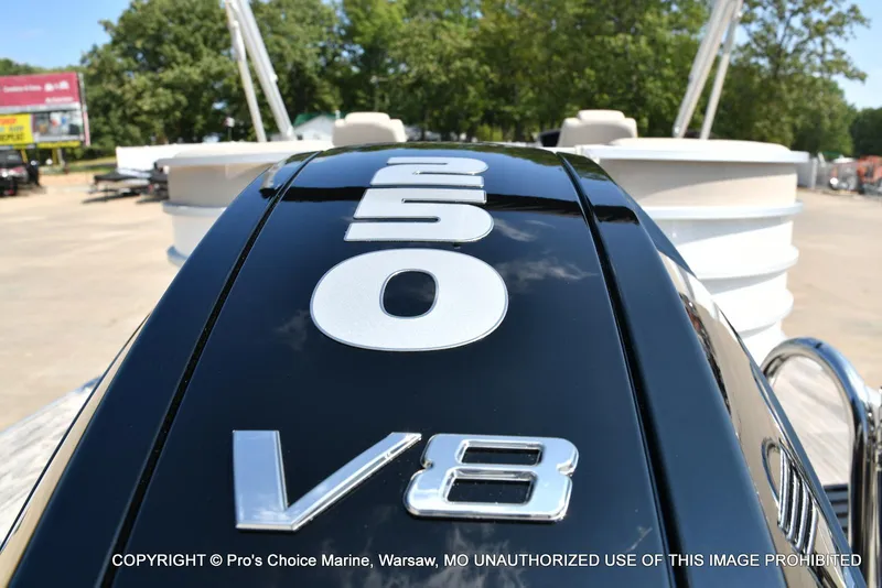 Slide: The Image of Ranger 243C Cruise w/250HP Mercury 4 Stroke 2025 - 5