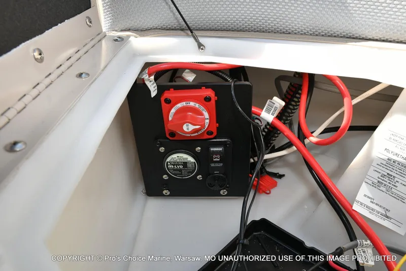 Slide: The Image of Ranger 243C Cruise w/250HP Mercury 4 Stroke 2025 - 51