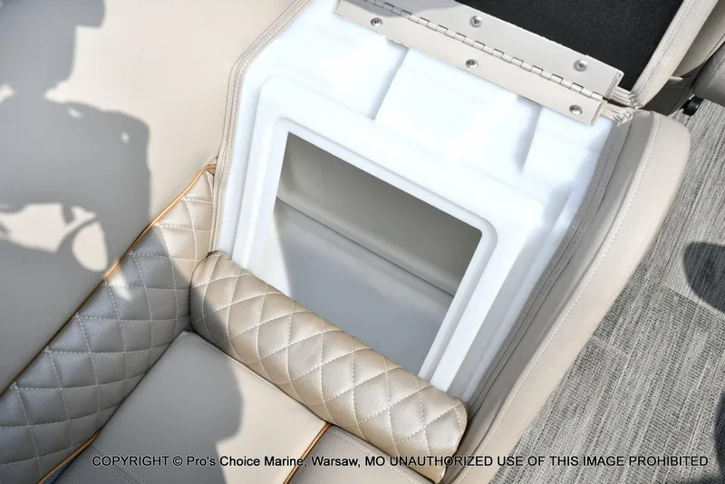 Slide: The Image of Ranger 243C Cruise w/250HP Mercury 4 Stroke 2025 - 52