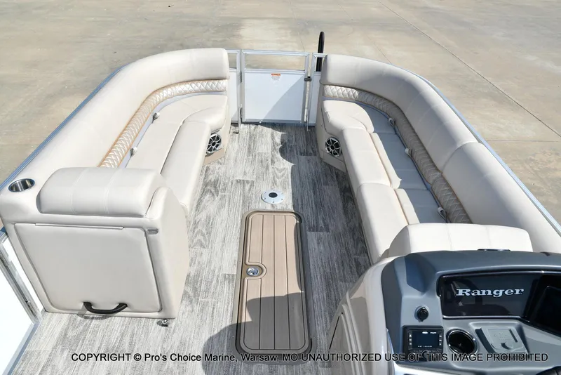 Slide: The Image of Ranger 243C Cruise w/250HP Mercury 4 Stroke 2025 - 53