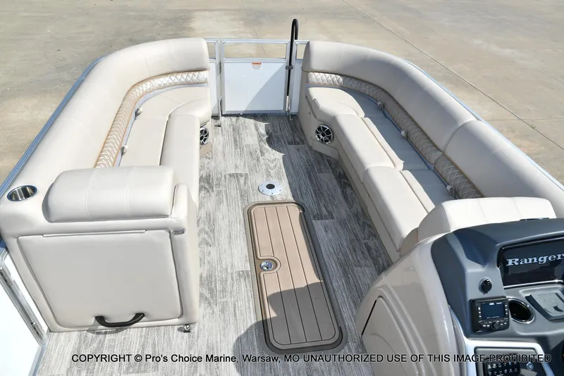 Slide: The Image of Ranger 243C Cruise w/250HP Mercury 4 Stroke 2025 - 54