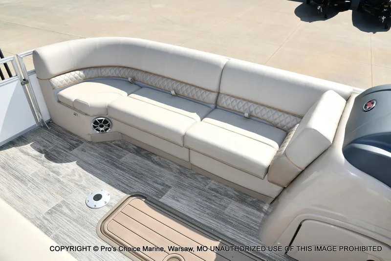 Slide: The Image of Ranger 243C Cruise w/250HP Mercury 4 Stroke 2025 - 55