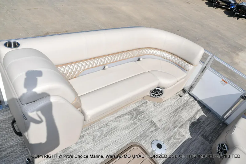 Slide: The Image of Ranger 243C Cruise w/250HP Mercury 4 Stroke 2025 - 59