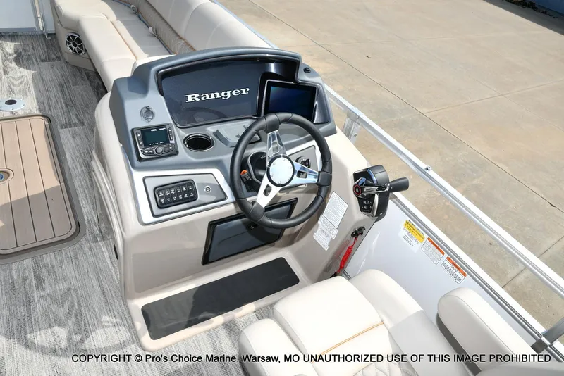 Slide: The Image of Ranger 243C Cruise w/250HP Mercury 4 Stroke 2025 - 6
