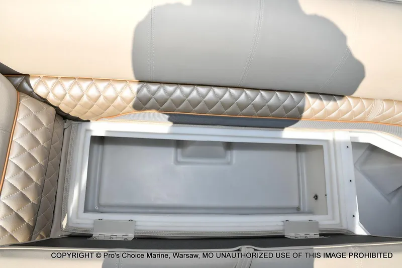 Slide: The Image of Ranger 243C Cruise w/250HP Mercury 4 Stroke 2025 - 60