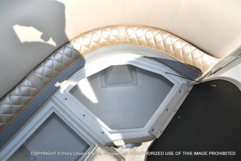 Slide: The Image of Ranger 243C Cruise w/250HP Mercury 4 Stroke 2025 - 61