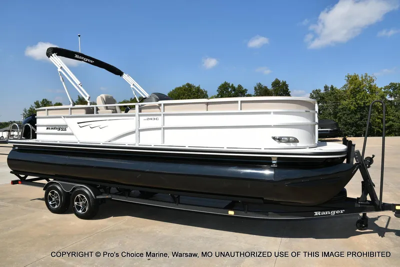 Slide: The Image of Ranger 243C Cruise w/250HP Mercury 4 Stroke 2025 - 63