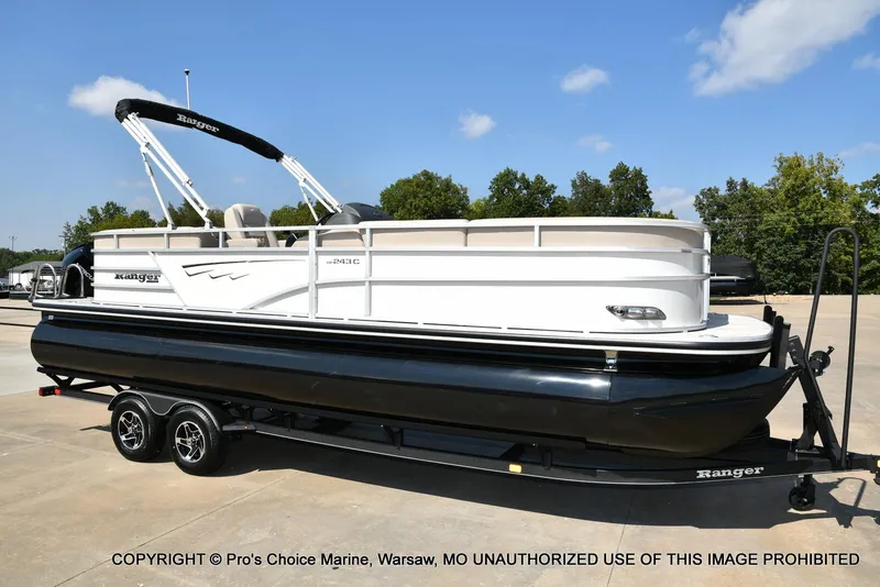 Slide: The Image of Ranger 243C Cruise w/250HP Mercury 4 Stroke 2025 - 64