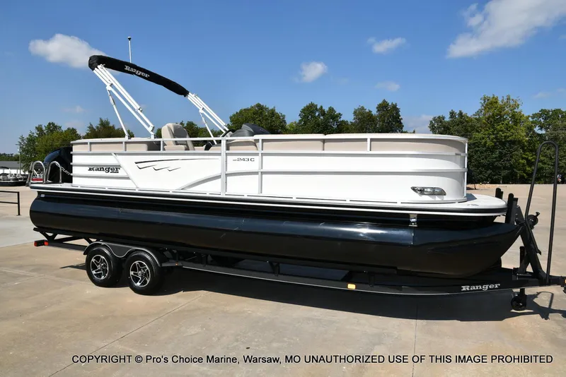 Slide: The Image of Ranger 243C Cruise w/250HP Mercury 4 Stroke 2025 - 67