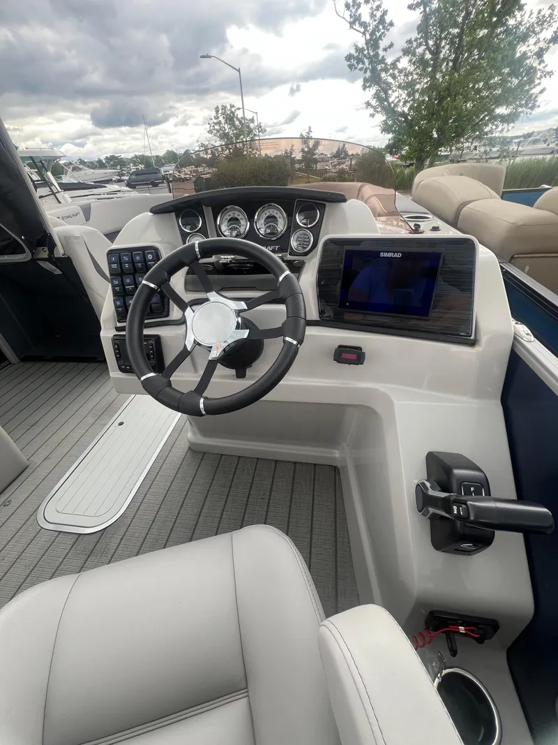 Slide: The Image of Starcraft CX 23 DL BAR 2025 - 11