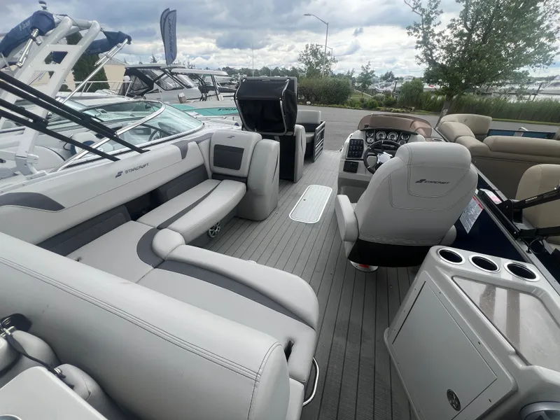 Slide: The Image of Starcraft CX 23 DL BAR 2025 - 16