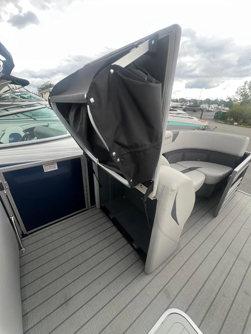 Slide: The Image of Starcraft CX 23 DL BAR 2025 - 17