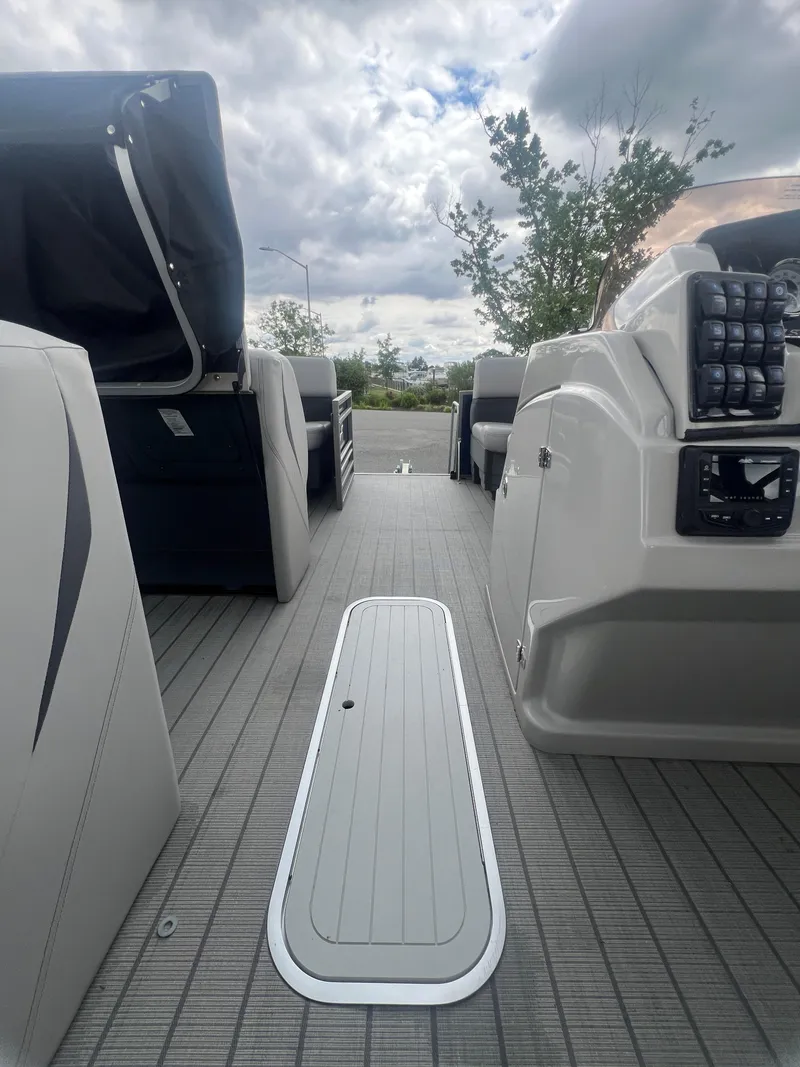 Slide: The Image of Starcraft CX 23 DL BAR 2025 - 18