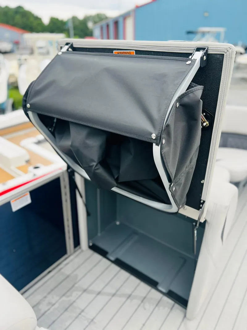 Slide: The Image of Starcraft CX 23 DL BAR 2025 - 27