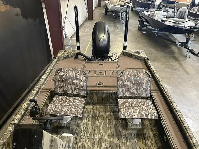 Slide: The Image of SeaArk Flex 19 W/Suzuki 115 2025 - 11