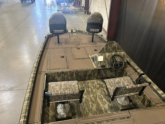 Slide: The Image of SeaArk Flex 19 W/Suzuki 115 2025 - 6