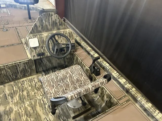 Slide: The Image of SeaArk Flex 19 W/Suzuki 115 2025 - 7