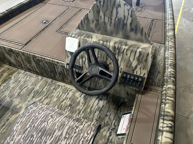 Slide: The Image of SeaArk Flex 19 W/Suzuki 115 2025 - 8