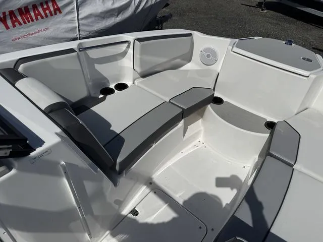 Slide: The Image of Yamaha AR220 2025 - 9