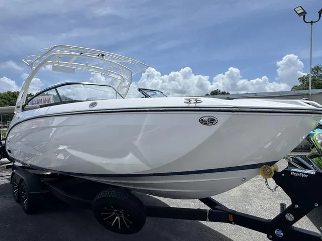 The Image of Yamaha 252S 2025 - 1