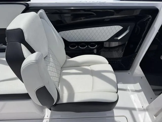 Slide: The Image of Yamaha 252S 2025 - 10