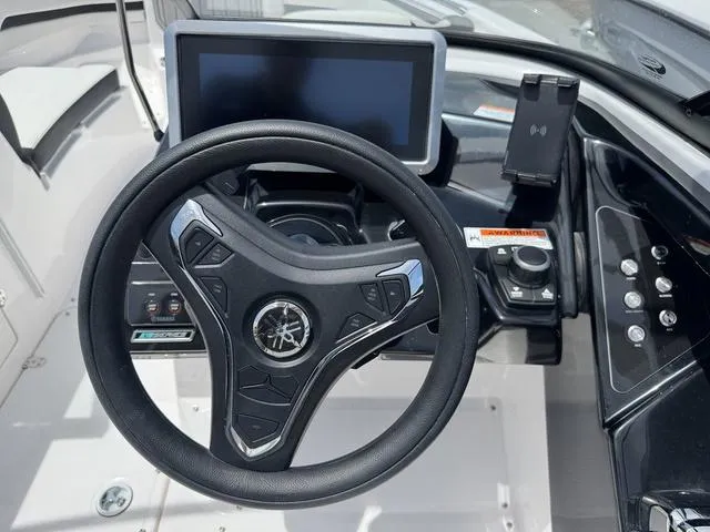 Slide: The Image of Yamaha 252S 2025 - 16