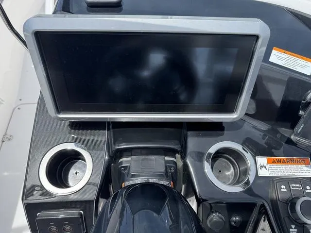 Slide: The Image of Yamaha 252S 2025 - 19