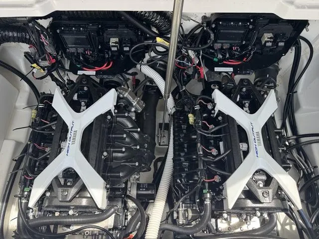 Slide: The Image of Yamaha 252S 2025 - 20