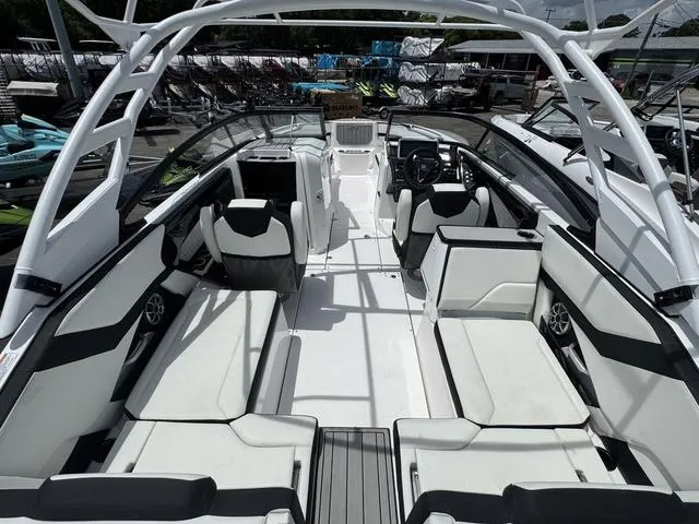 Slide: The Image of Yamaha 252S 2025 - 3