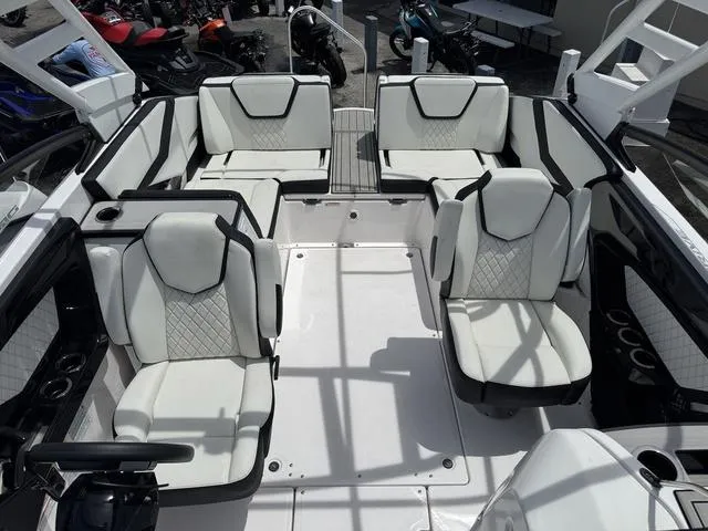 Slide: The Image of Yamaha 252S 2025 - 8